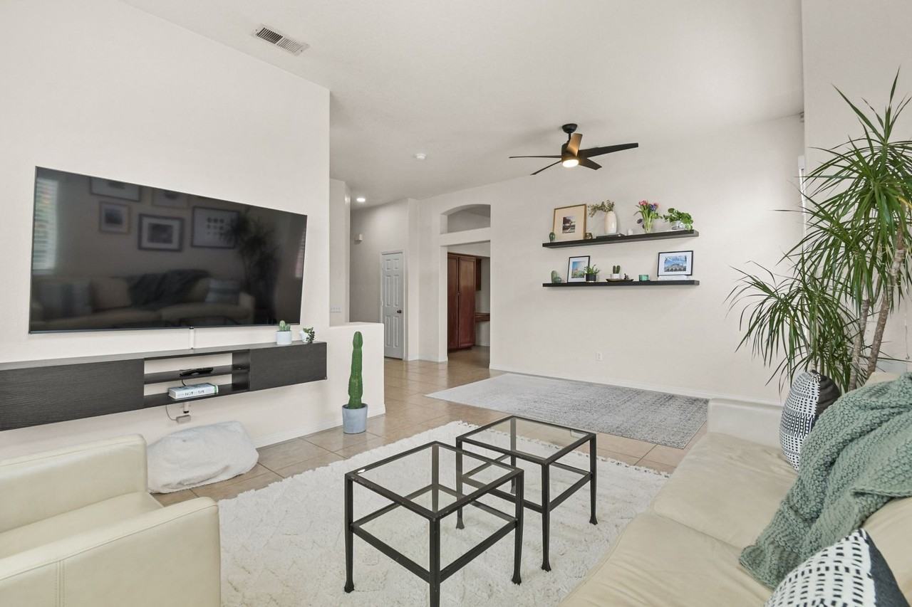 870 Bracero Pl - Photo 7 of 35