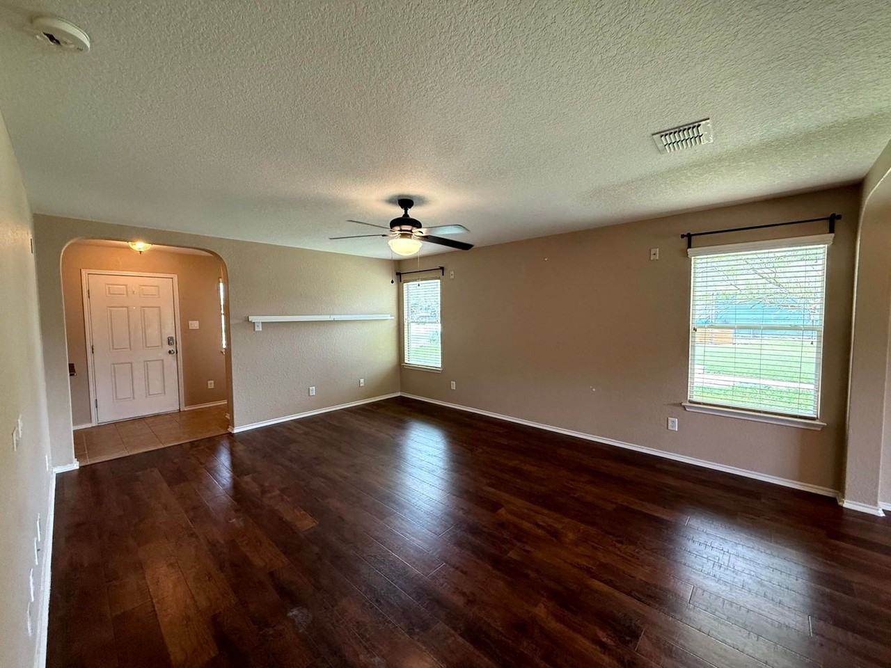 15523 Jane Grv - Photo 2 of 32