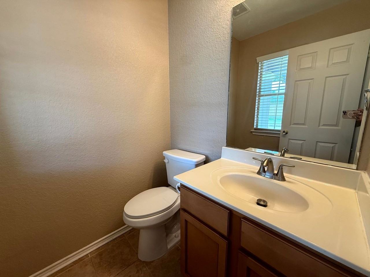 15523 Jane Grv - Photo 4 of 32