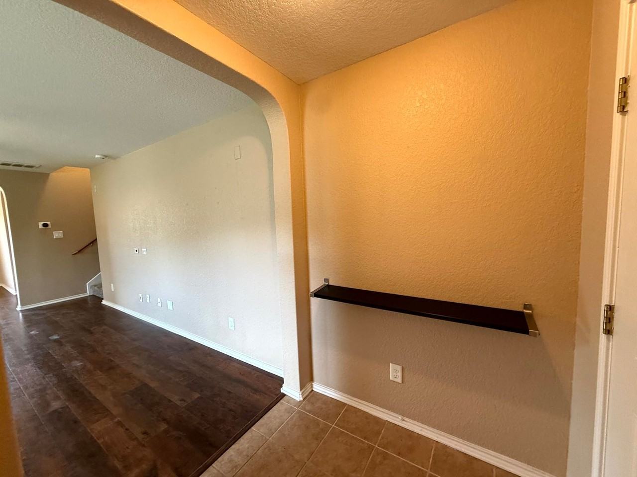 15523 Jane Grv - Photo 5 of 32
