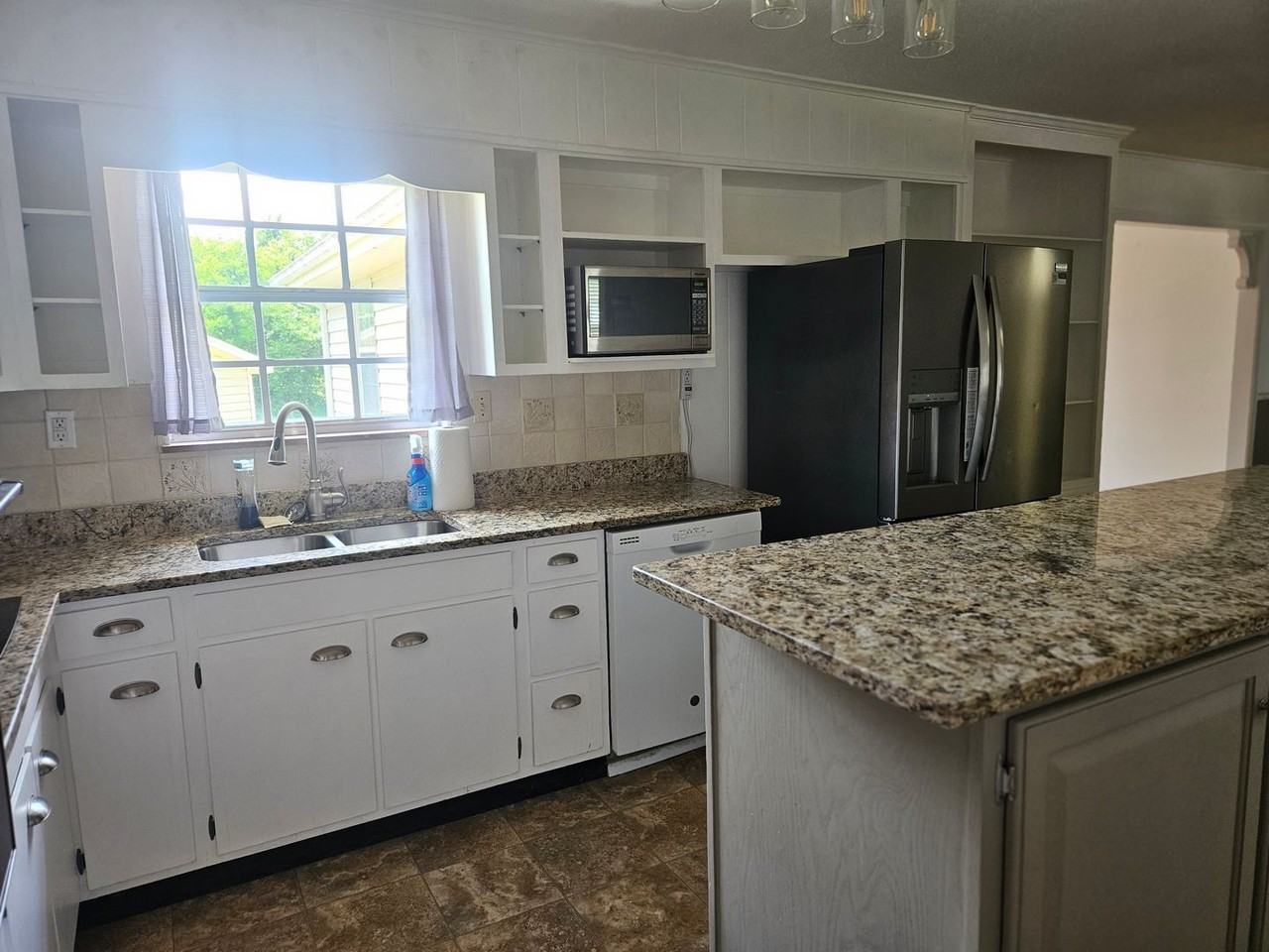 118 Bradley Dr - Photo 4 of 6