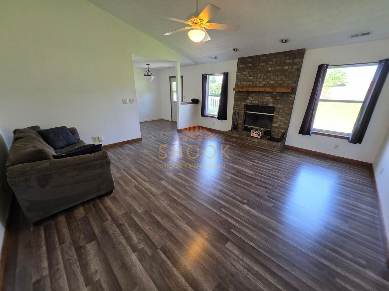 284 Blakely Dr - Photo 2 of 19