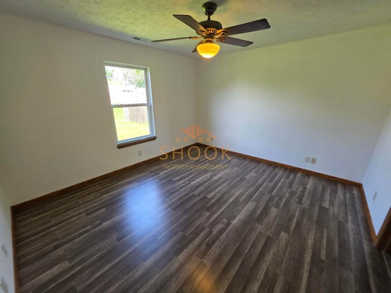 284 Blakely Dr - Photo 4 of 19