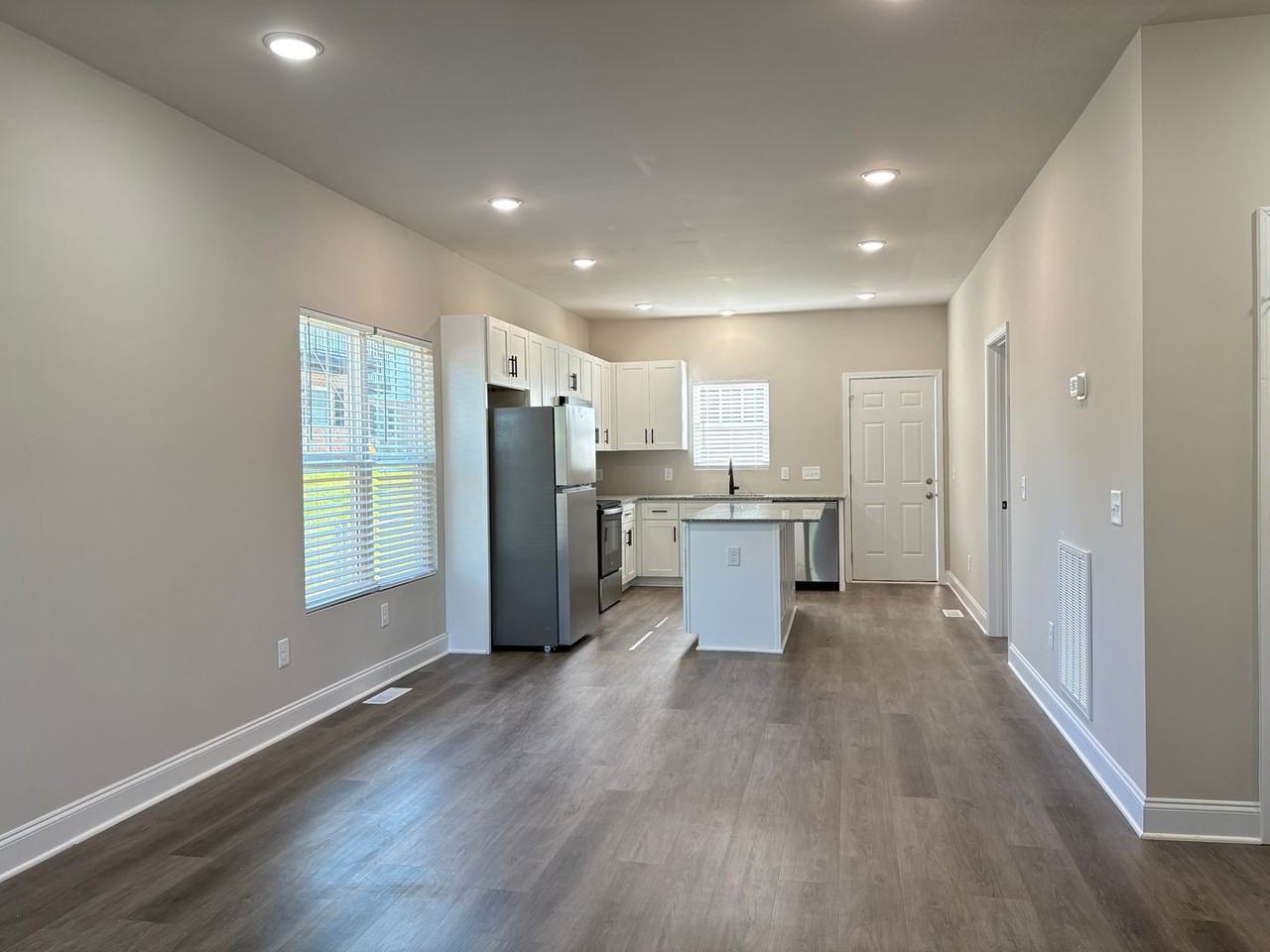 1584 Martin St - Photo 3 of 14