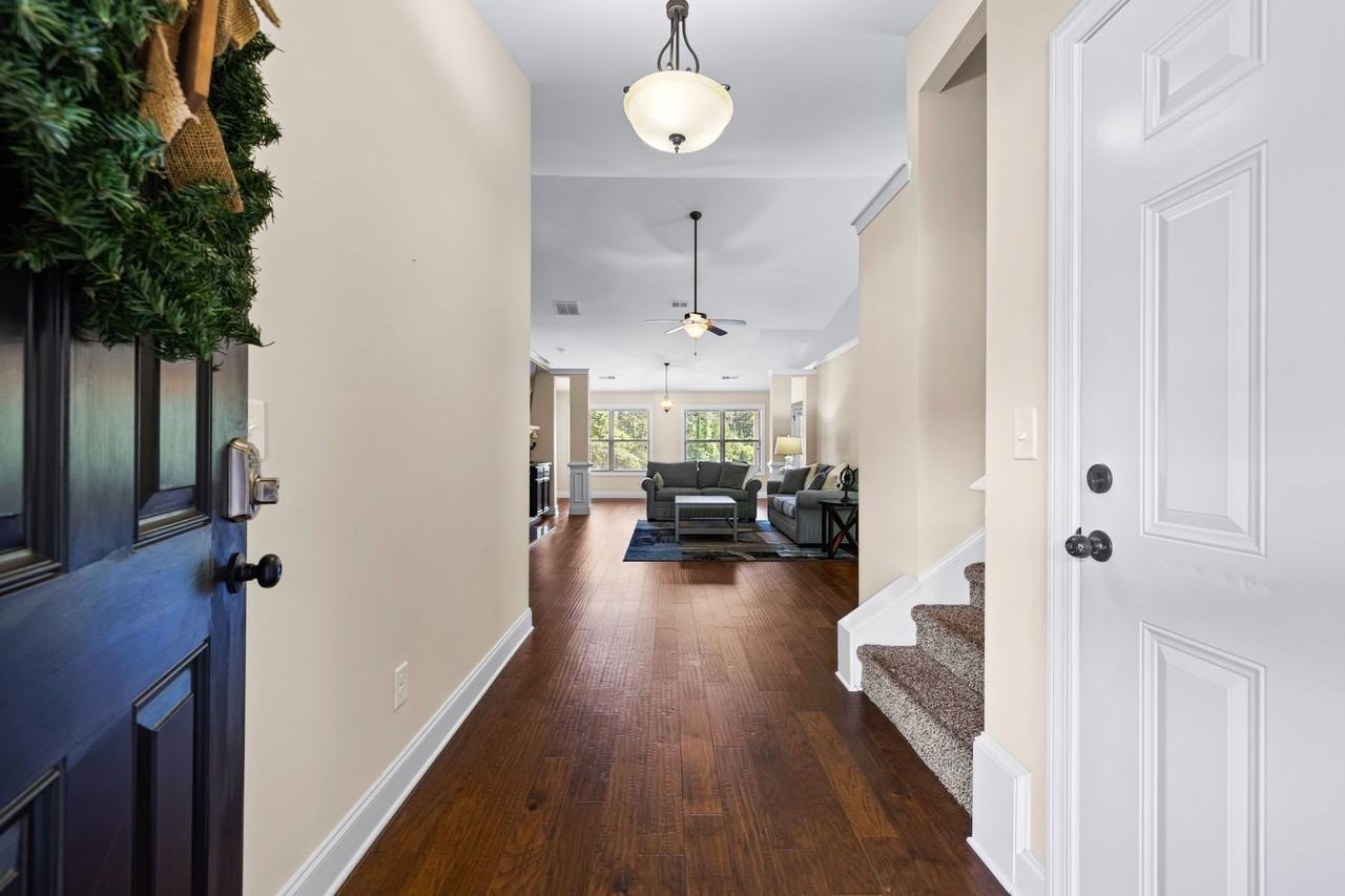 640 Hood Ave - Photo 4 of 26