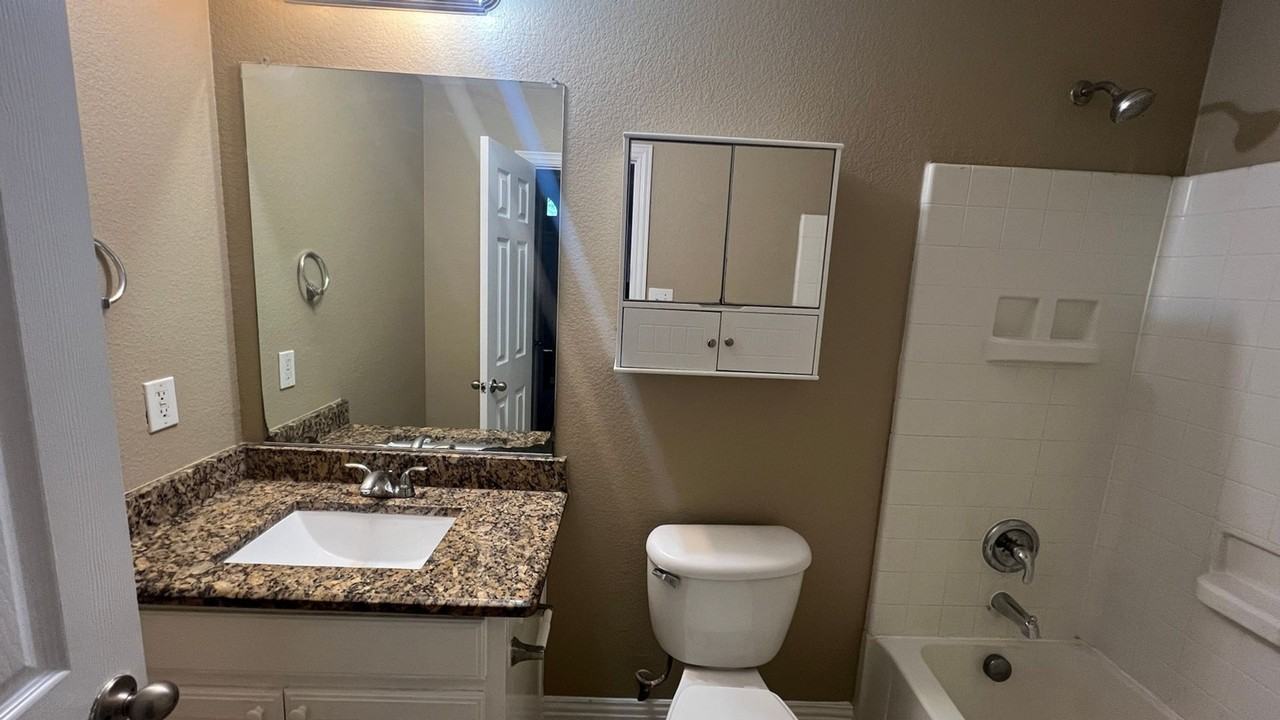 409 Lois Ln - Photo 3 of 11
