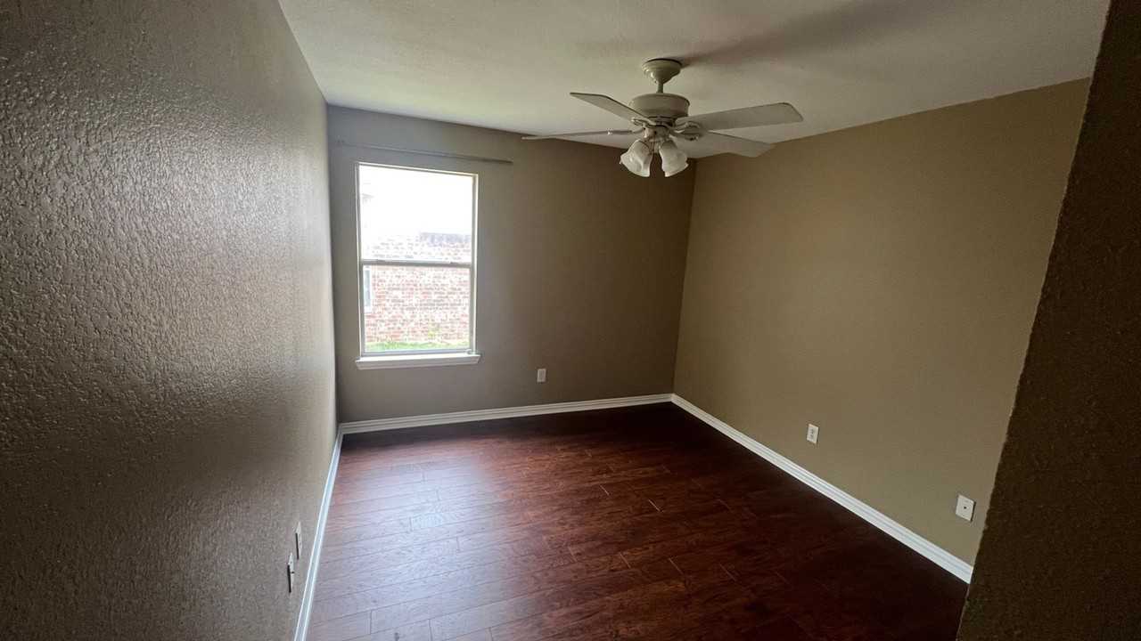 409 Lois Ln - Photo 4 of 11