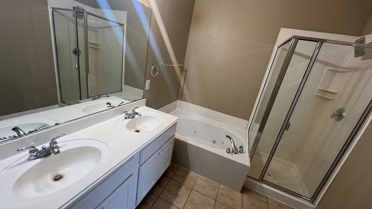 409 Lois Ln - Photo 5 of 11
