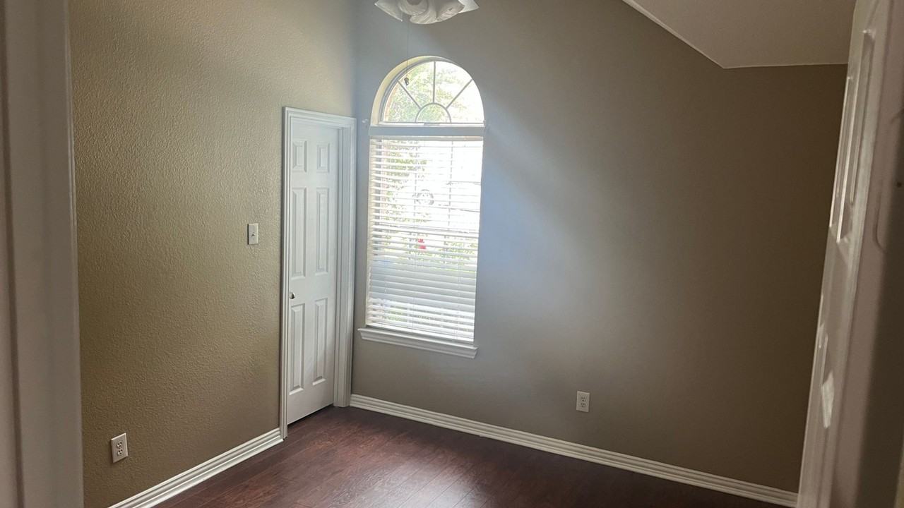 409 Lois Ln - Photo 6 of 11