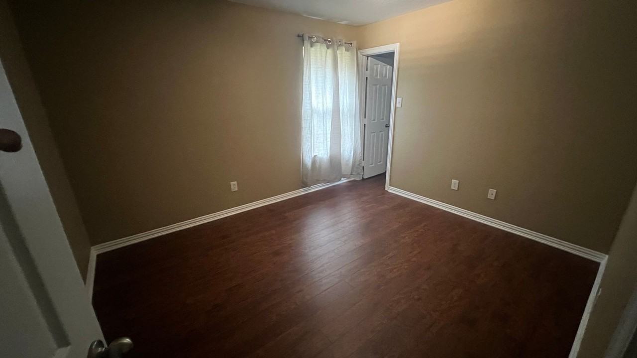 409 Lois Ln - Photo 7 of 11