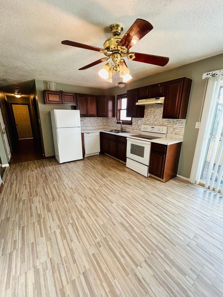 5081 Pine Ridge Rd N - Photo 2 of 10
