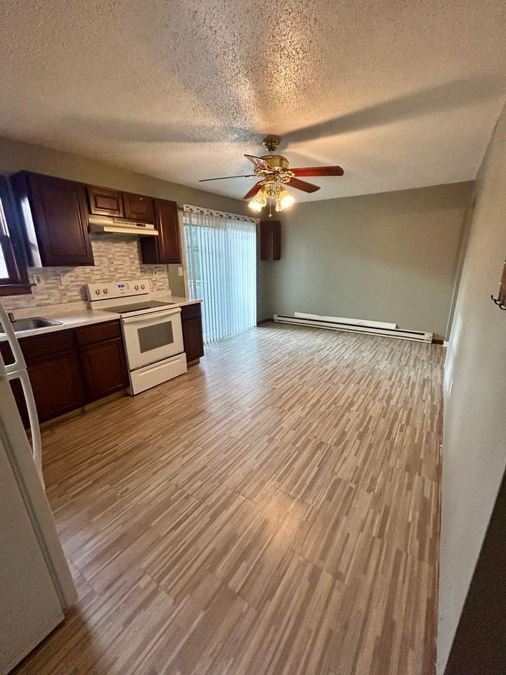 5081 Pine Ridge Rd N - Photo 3 of 10
