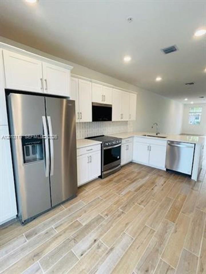 172 172 SW 171st Ln th  172 - Photo 2 of 15
