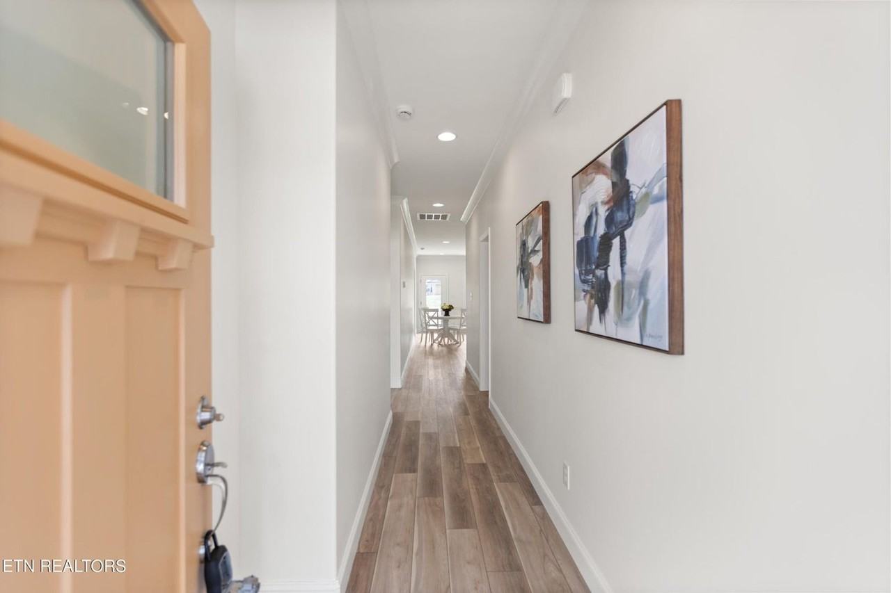 1402 Summer Meadow Dr - Photo 2 of 23
