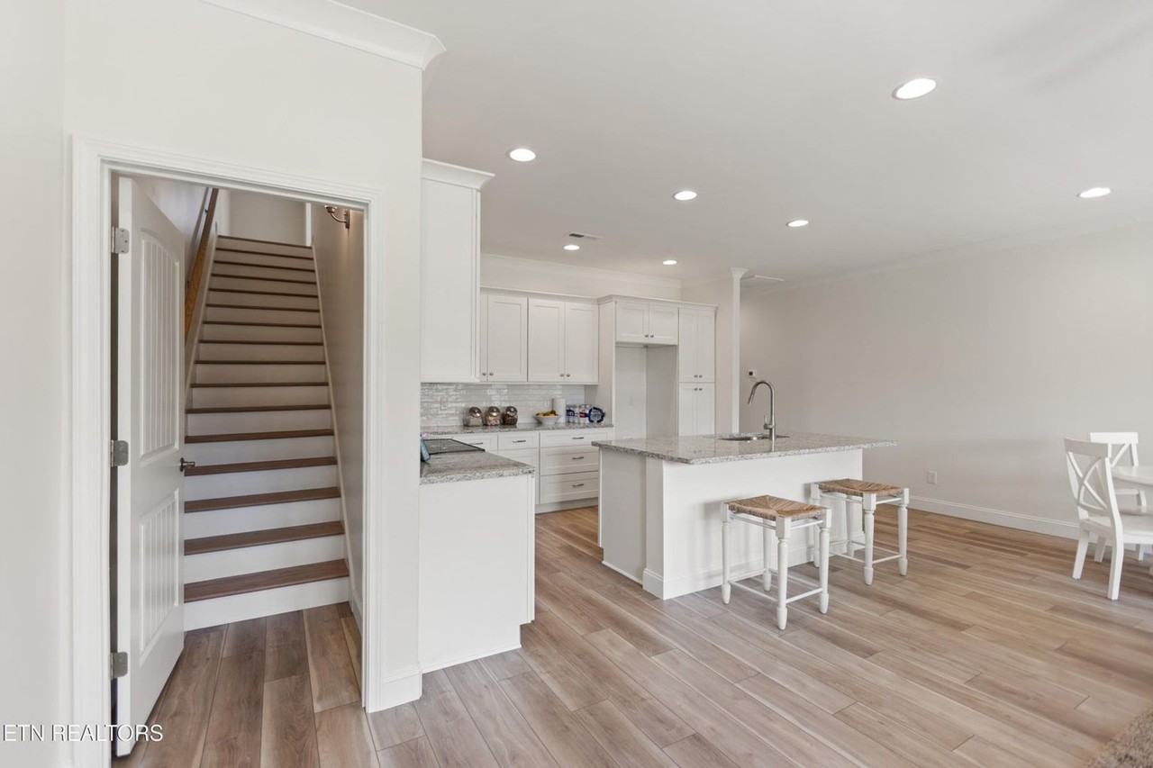 1402 Summer Meadow Dr - Photo 3 of 23
