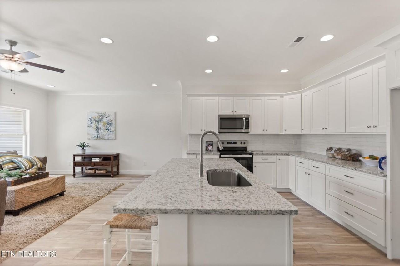 1402 Summer Meadow Dr - Photo 7 of 23