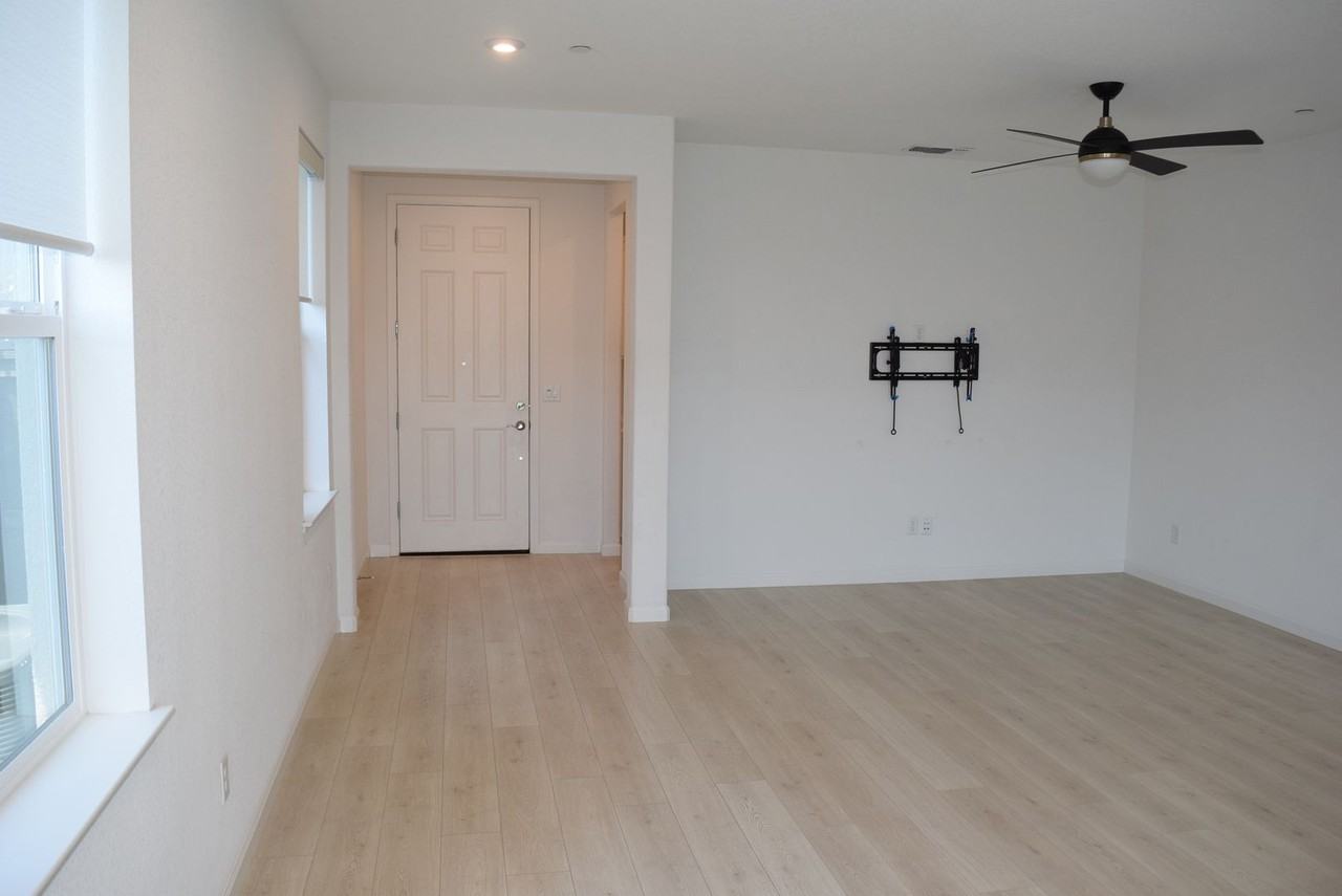 2703 Coronado Ln - Photo 2 of 16