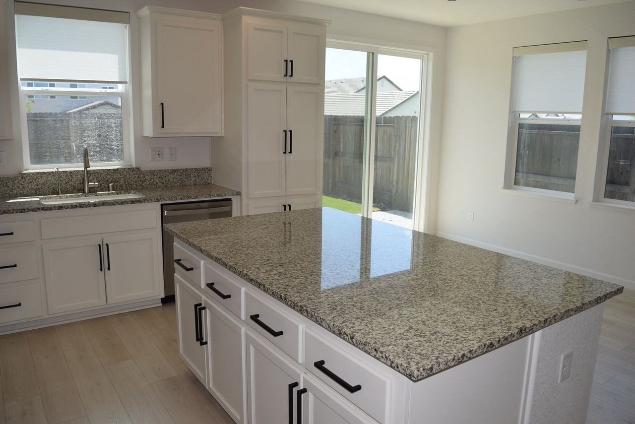 2703 Coronado Ln - Photo 5 of 16