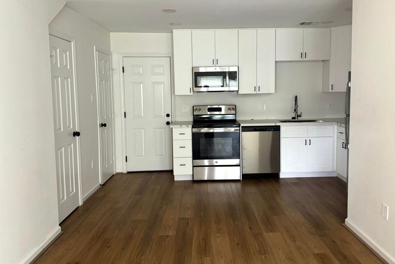 9911 Porto Rico Rd - Photo 5 of 39