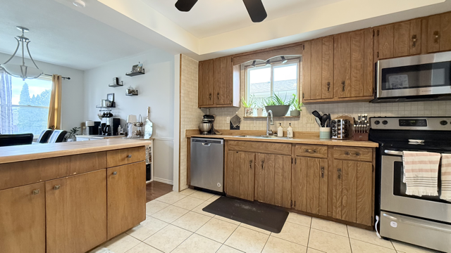 102 Patience Cres #1 - Photo 4 of 10