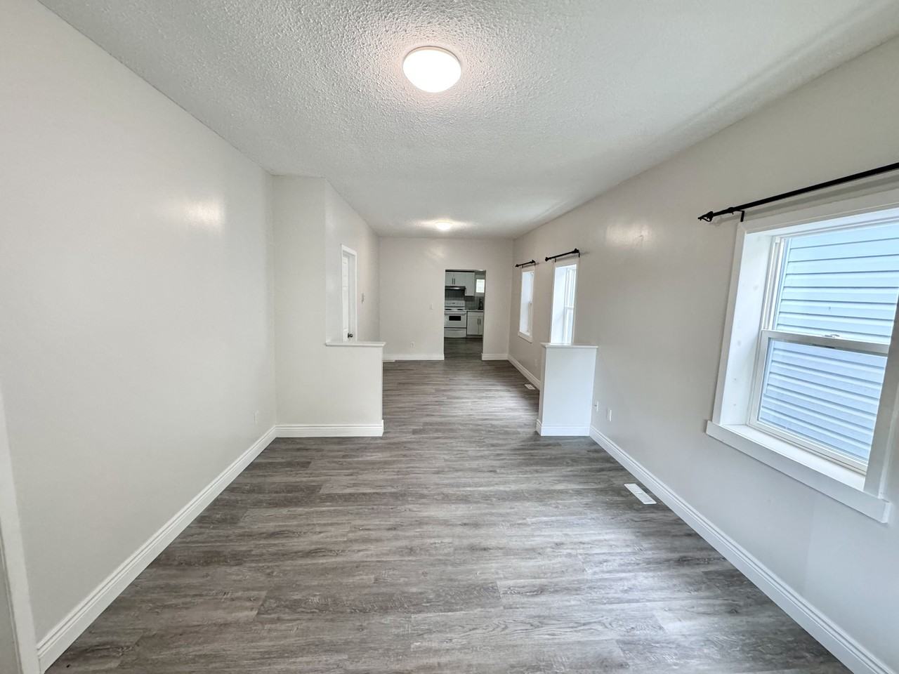 476 Aylmer Ave #1 - Photo 3 of 11