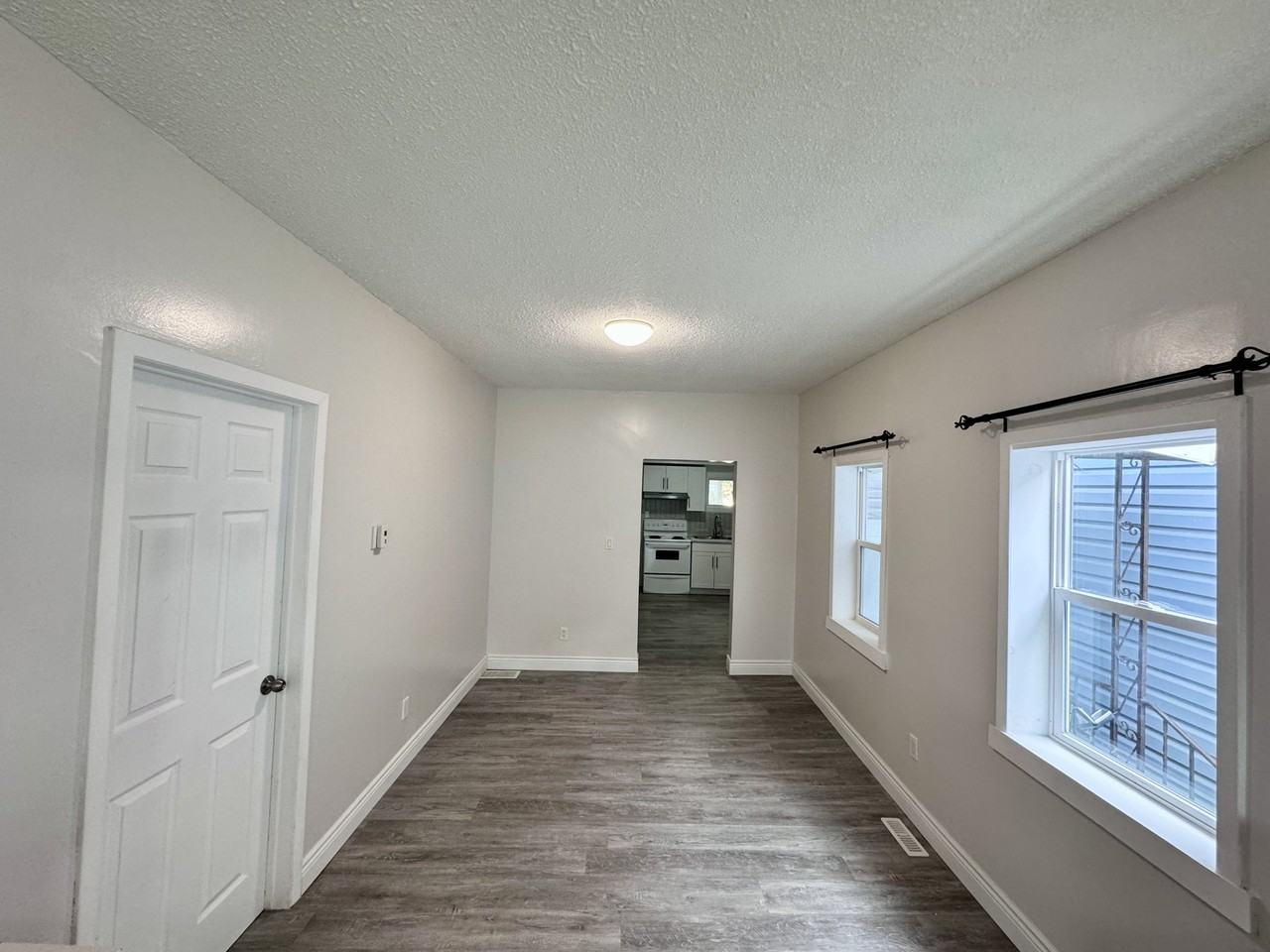 476 Aylmer Ave #1 - Photo 4 of 11