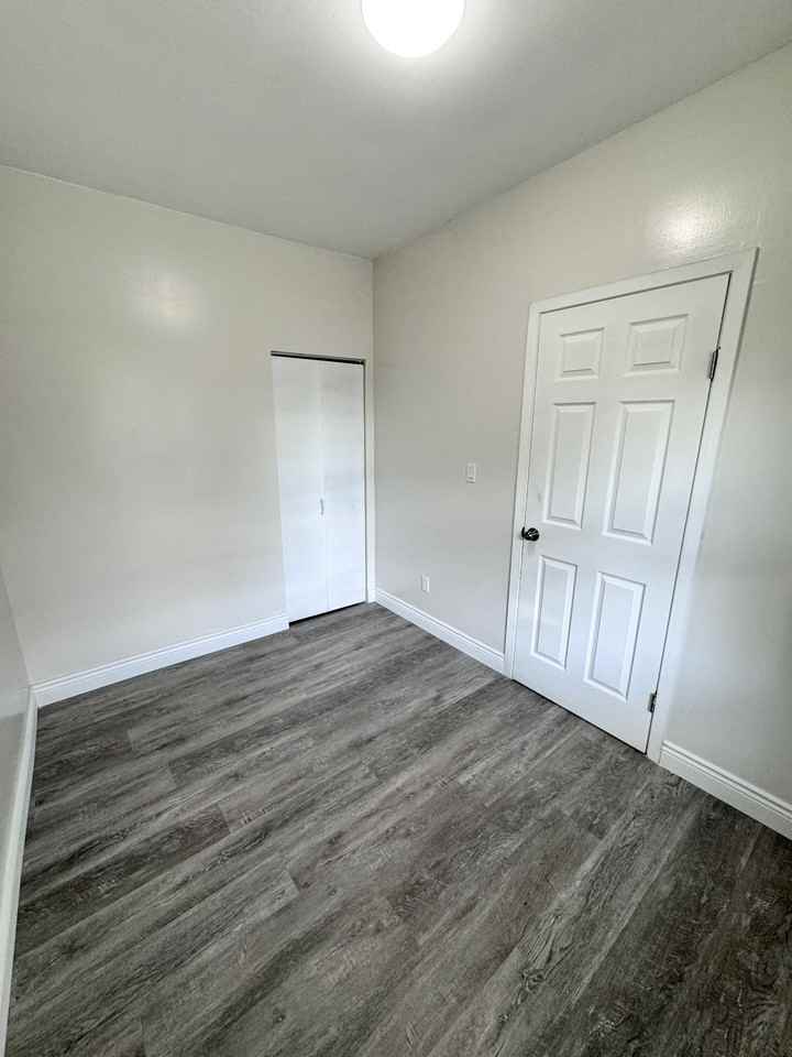 476 Aylmer Ave #1 - Photo 5 of 11