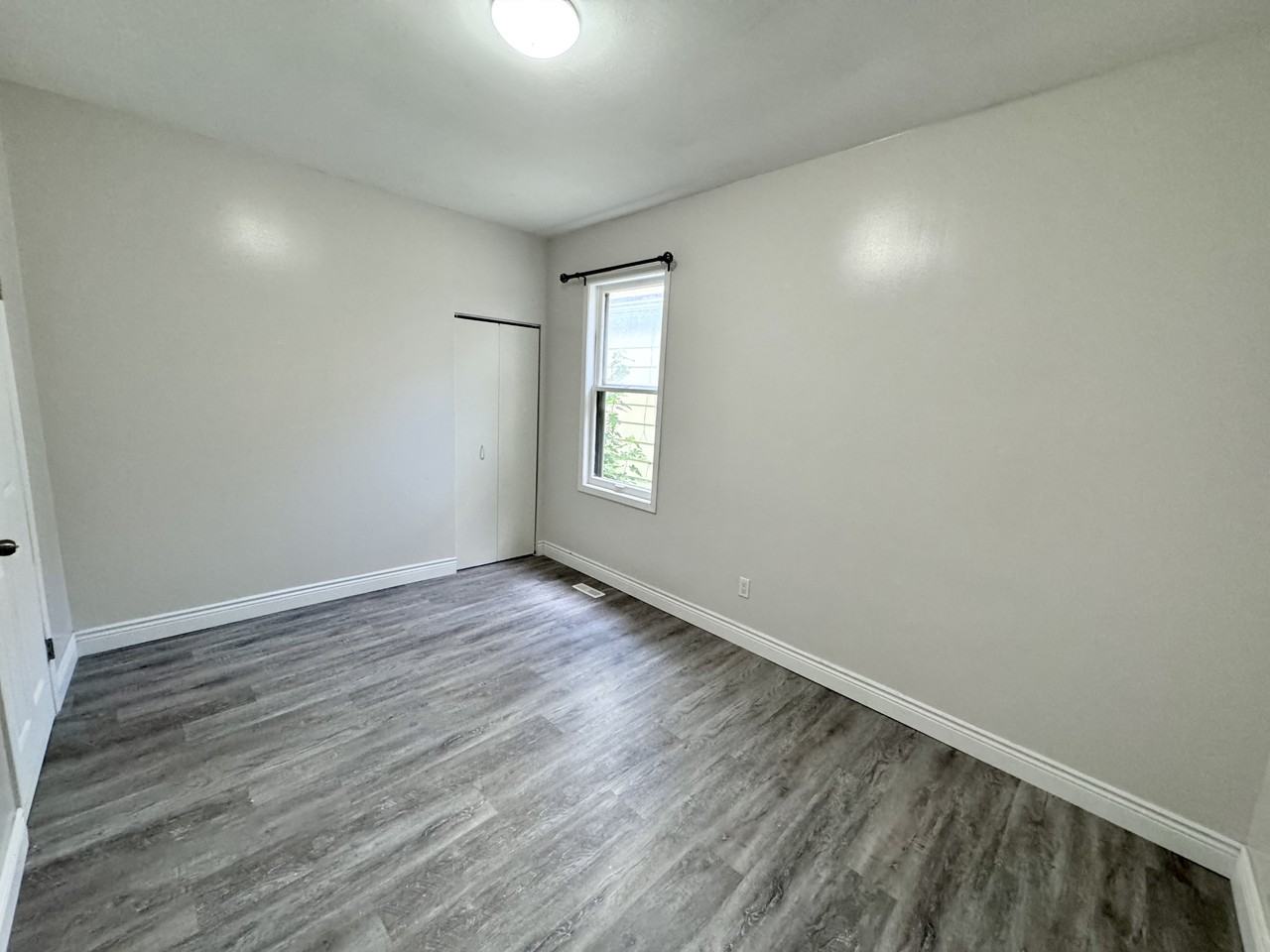 476 Aylmer Ave #1 - Photo 7 of 11