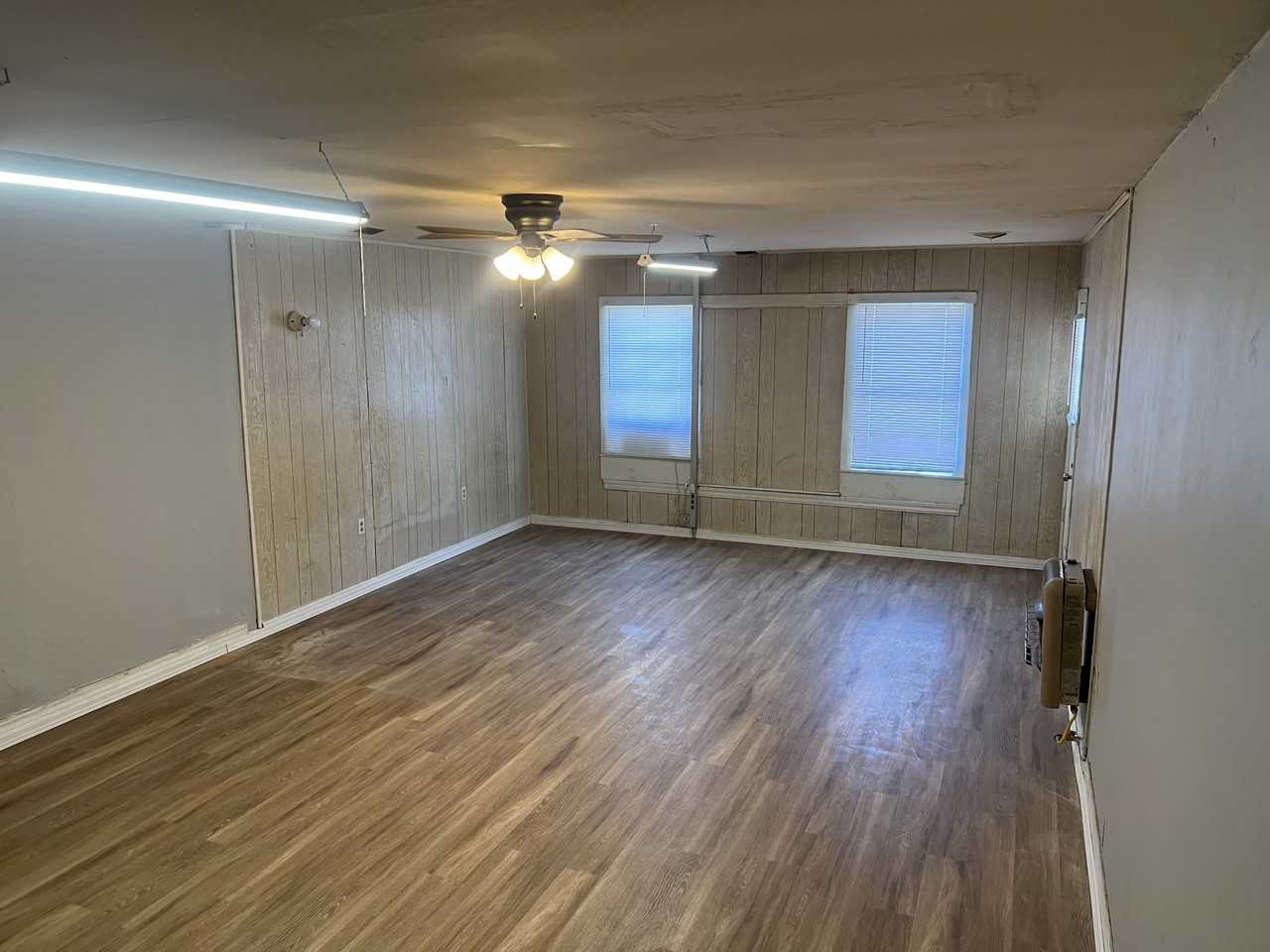 809 E Main St #1 - Photo 3 of 8