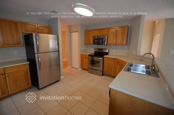 2432 Sw 161st Ave - Photo 5 of 10