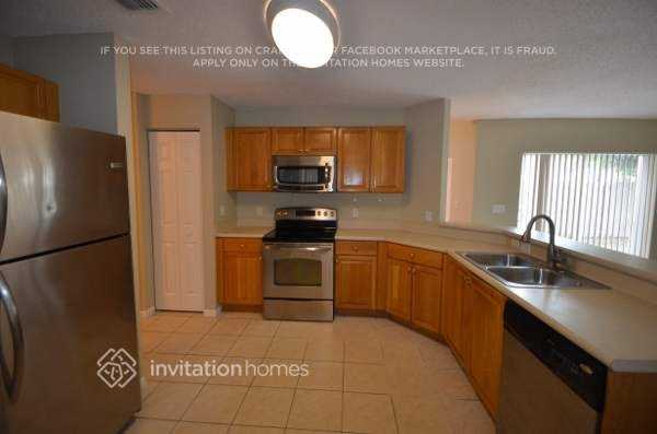 2432 Sw 161st Ave - Photo 6 of 10
