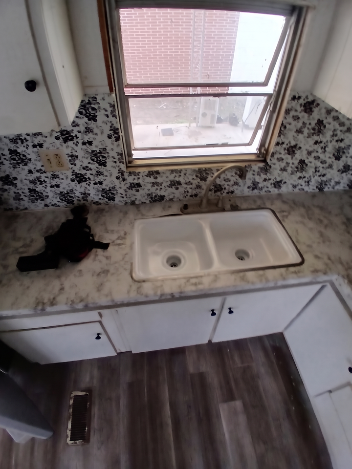 625 Main St #1 - Photo 7 of 12
