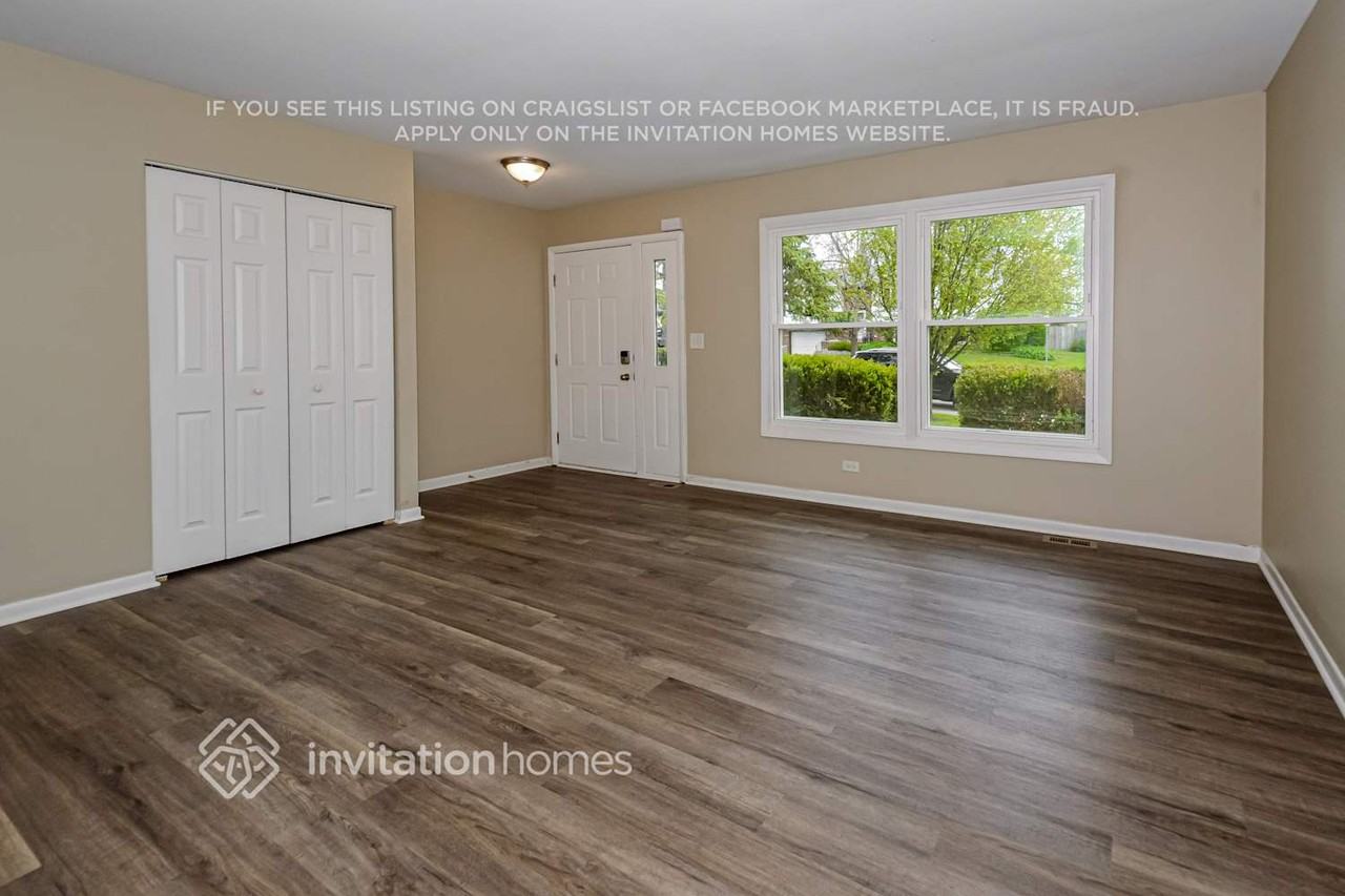 735 Burr Oak Dr - Photo 4 of 17