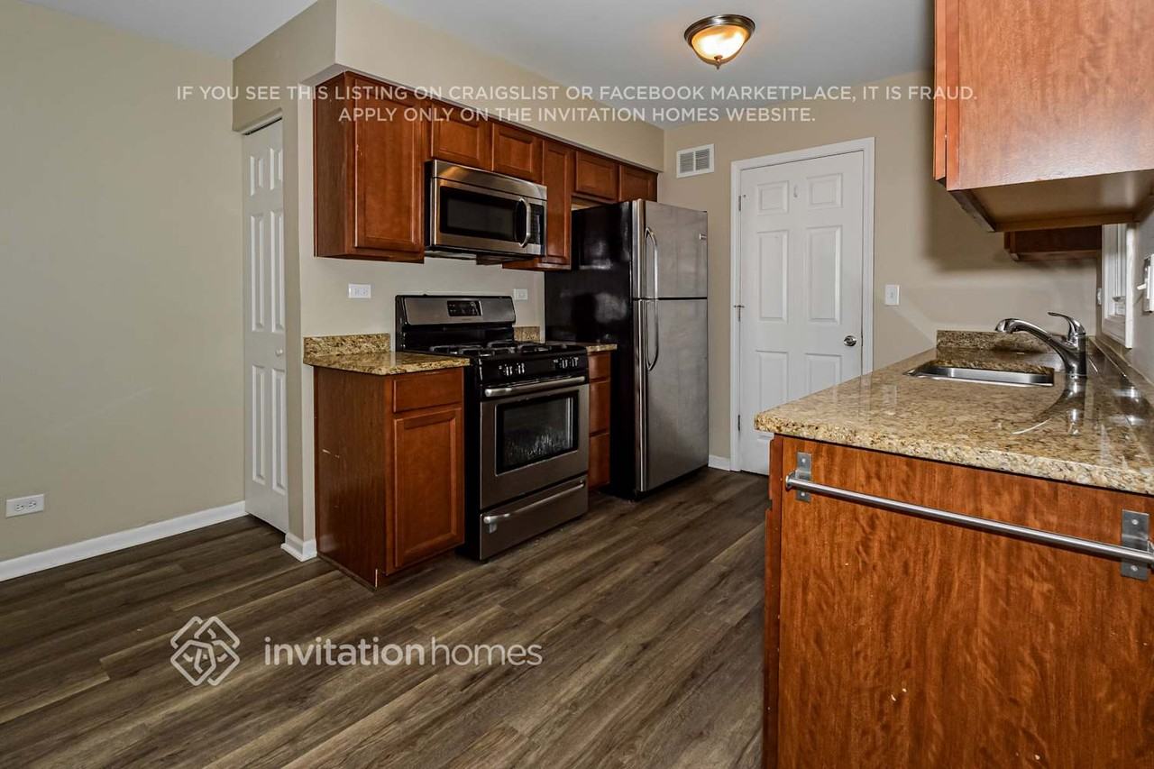 735 Burr Oak Dr - Photo 6 of 17