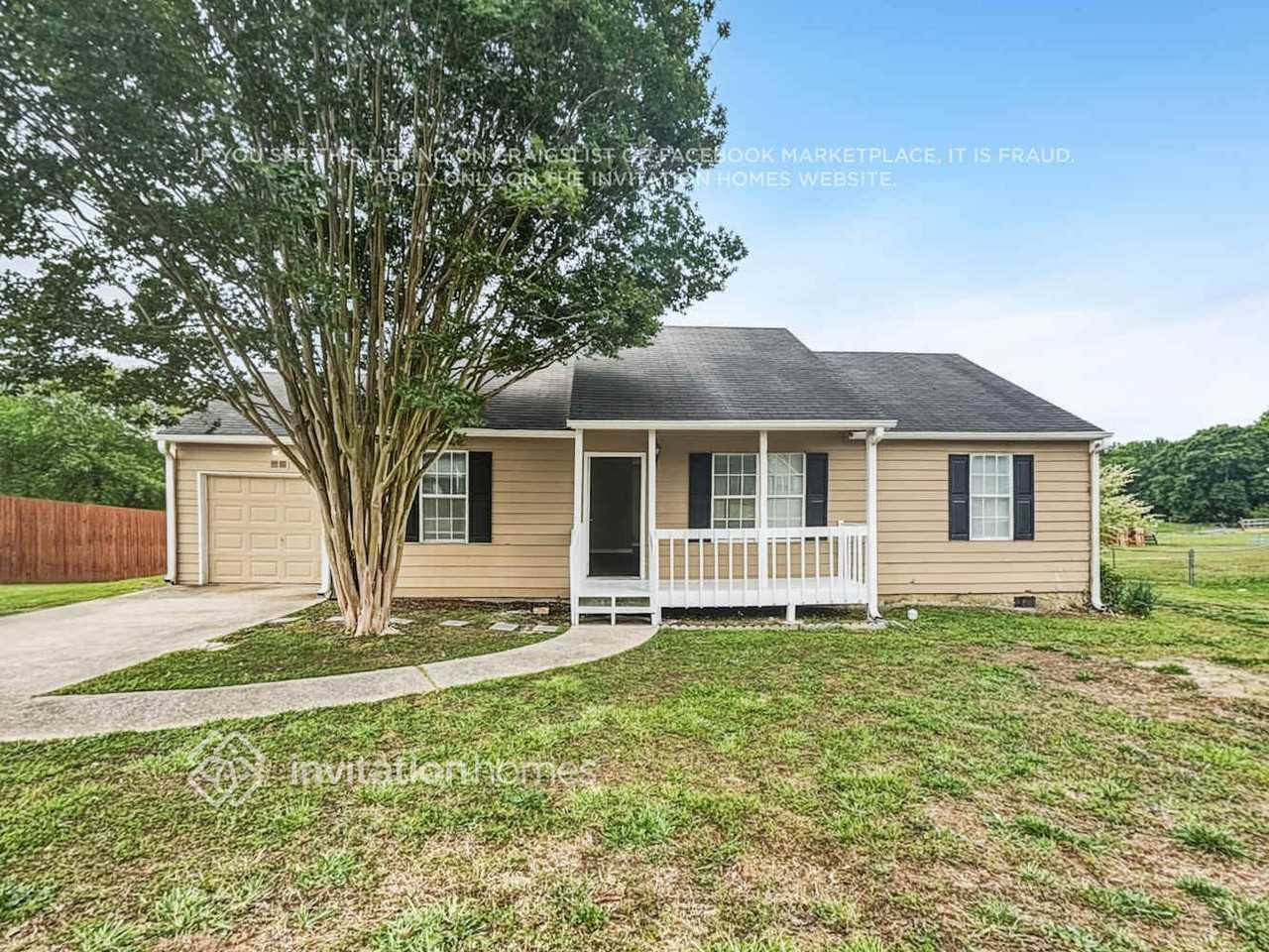 443 Linda Ln - Photo 3 of 18