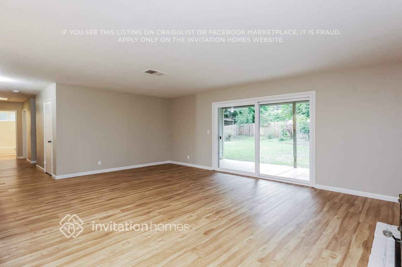 118 Croydon Ct - Photo 3 of 17