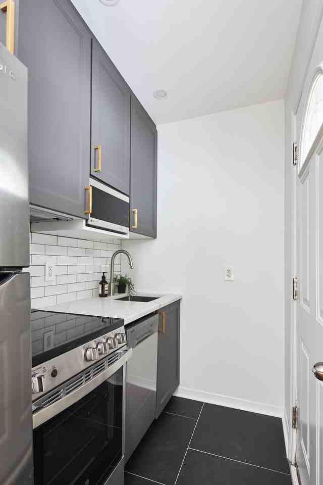 331 Catherine Street - Photo 2 of 12