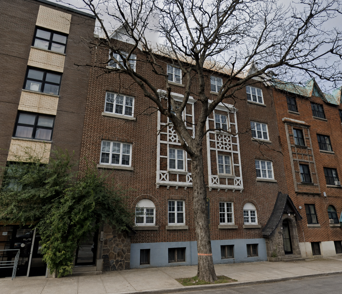 4598 Décarie - Photo 2 of 2
