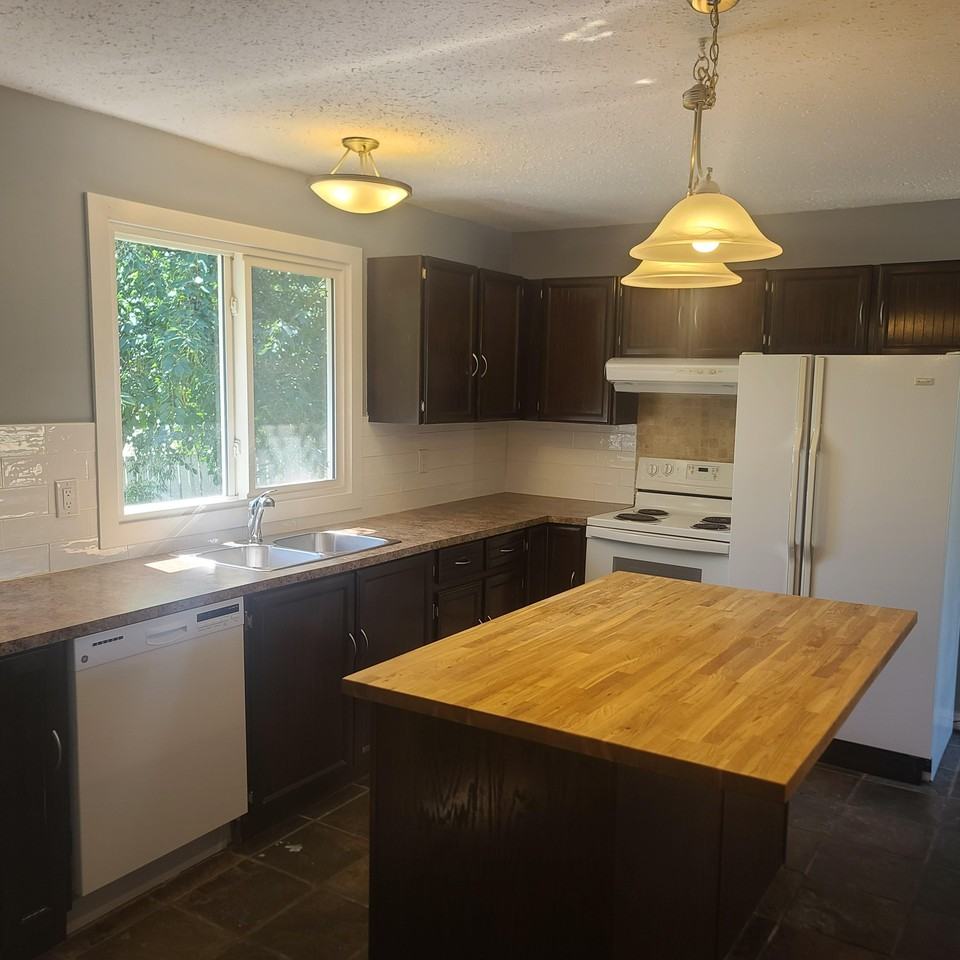 4135 132A Avenue - Photo 2 of 16