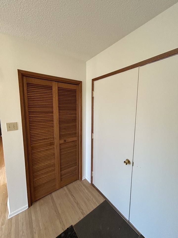 2 Bedroom + Den | 2 Bathroom | 5 Qu'Appelle Court - Photo 4 of 44