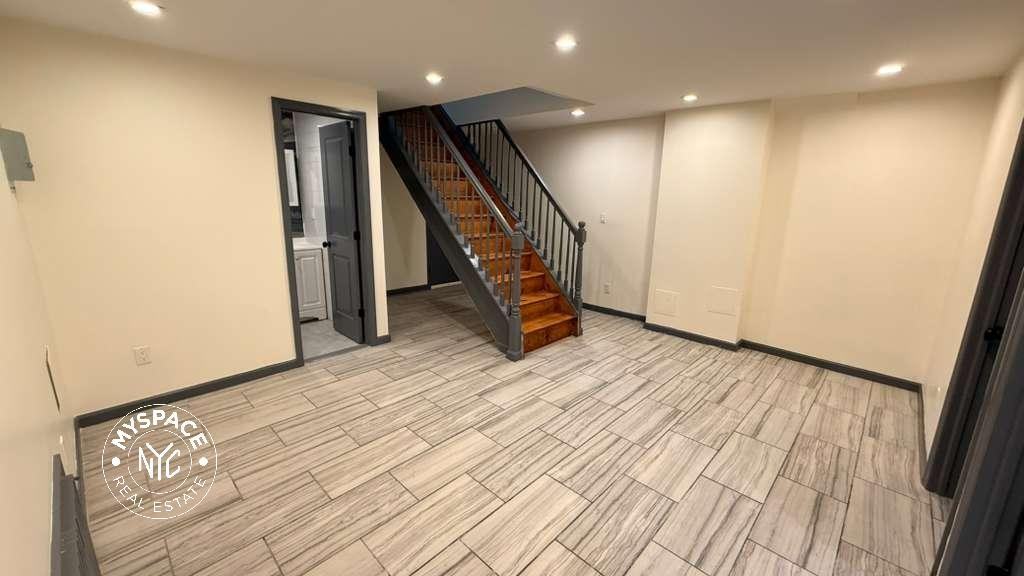 33 Monaco Pl #1 - Photo 2 of 25