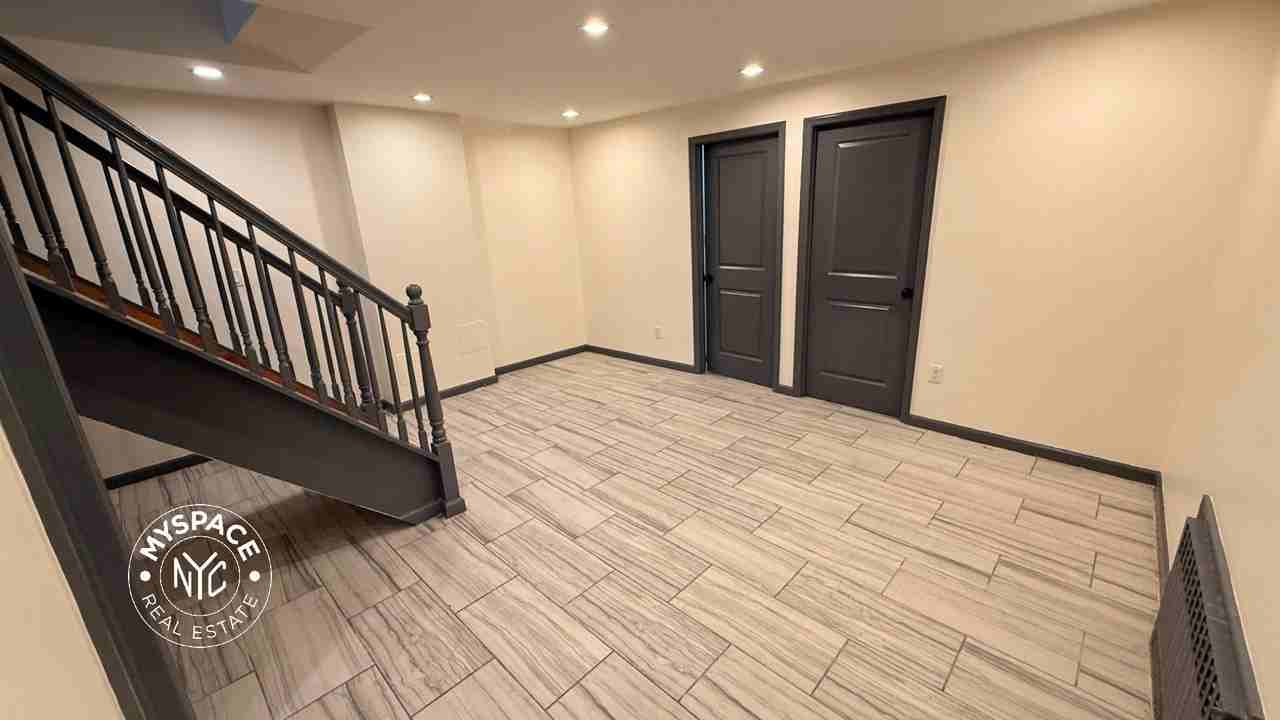 33 Monaco Pl #1 - Photo 3 of 25