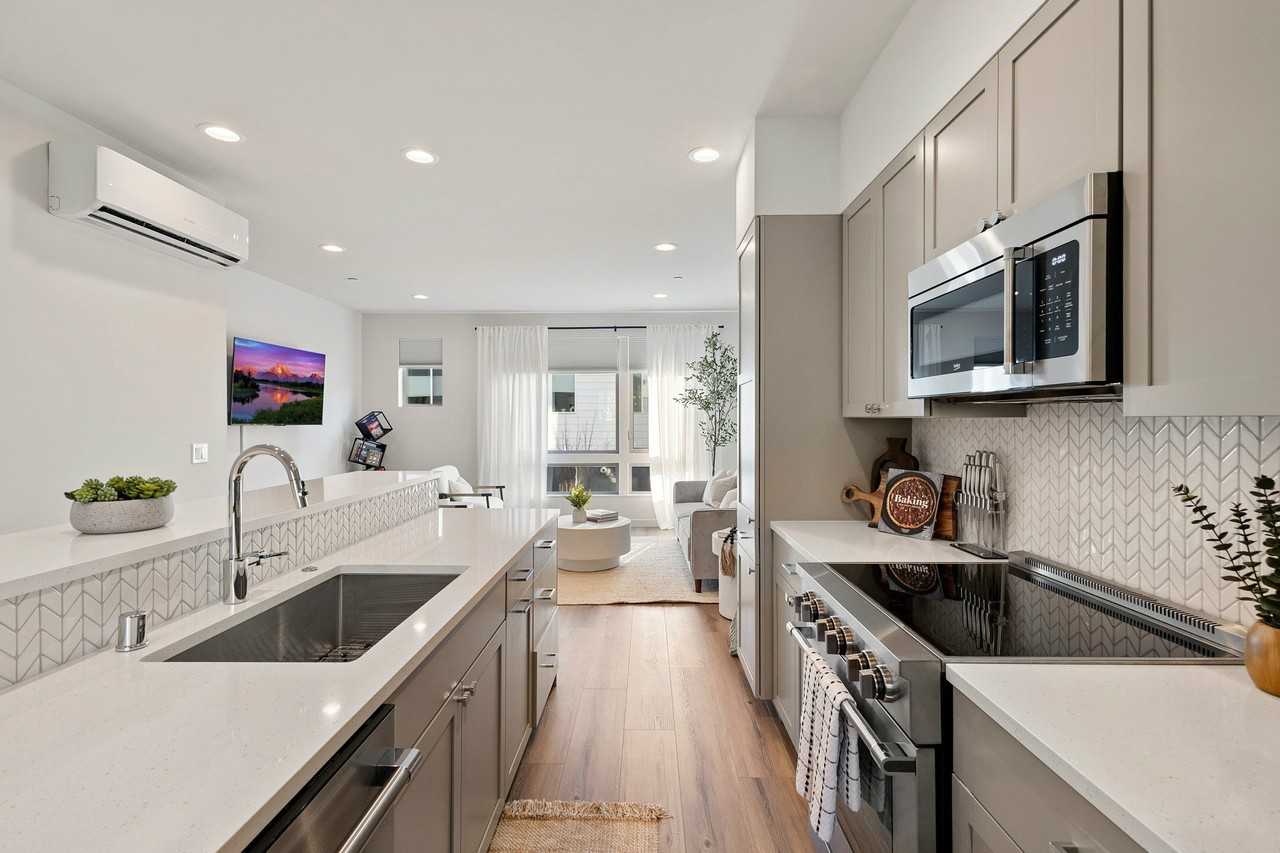 18007 3rd Ave Ne - Photo 4 of 33