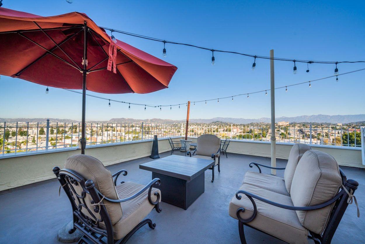 Chateau Nob Hill Apartments - Photo 2 of 25