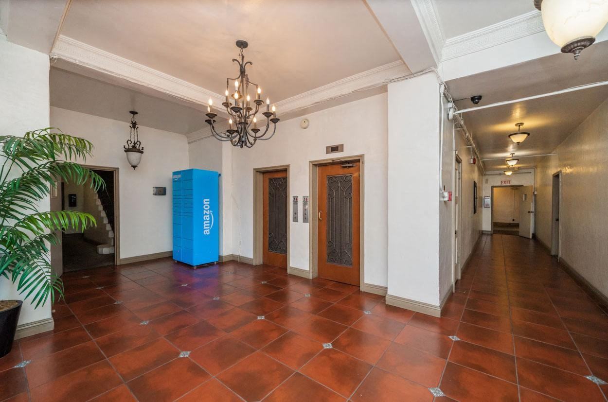 Chateau Nob Hill Apartments - Photo 5 of 25