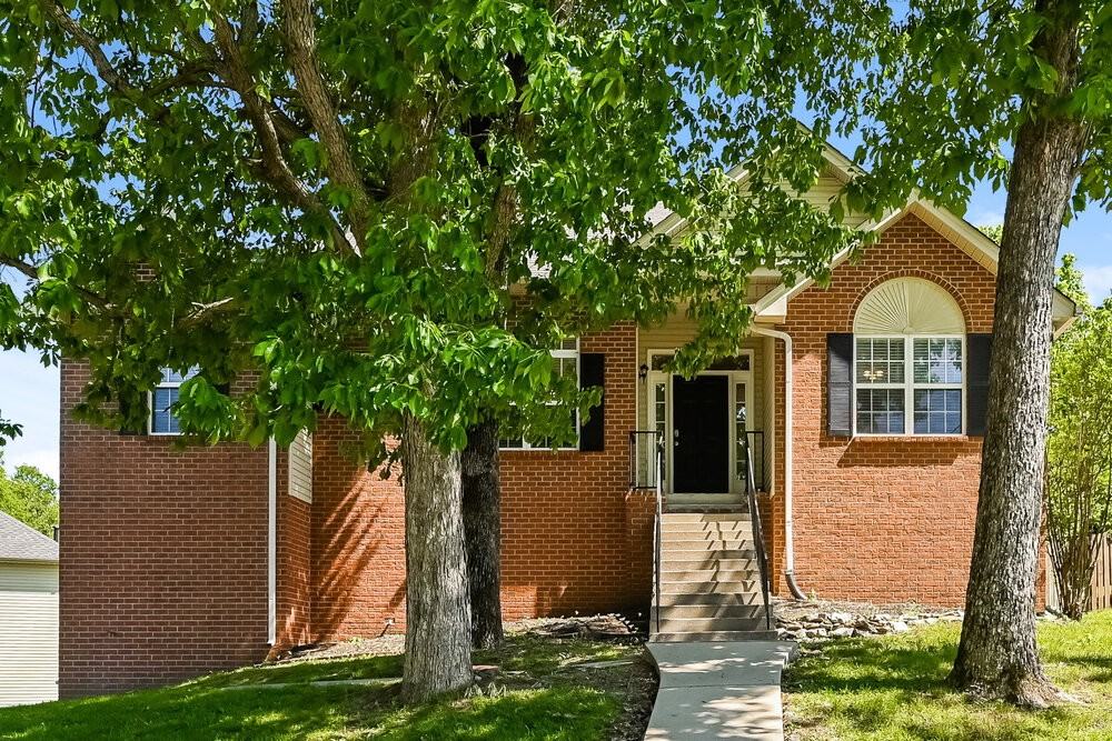 1802 N Bonham Ct
