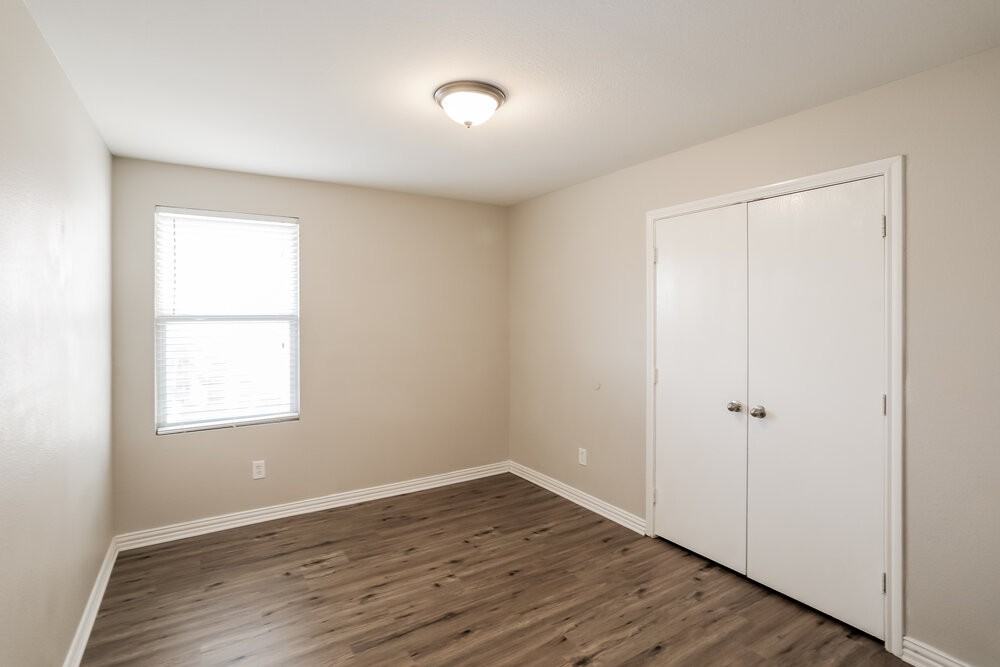 573 Creekbend St - Photo 6 of 16