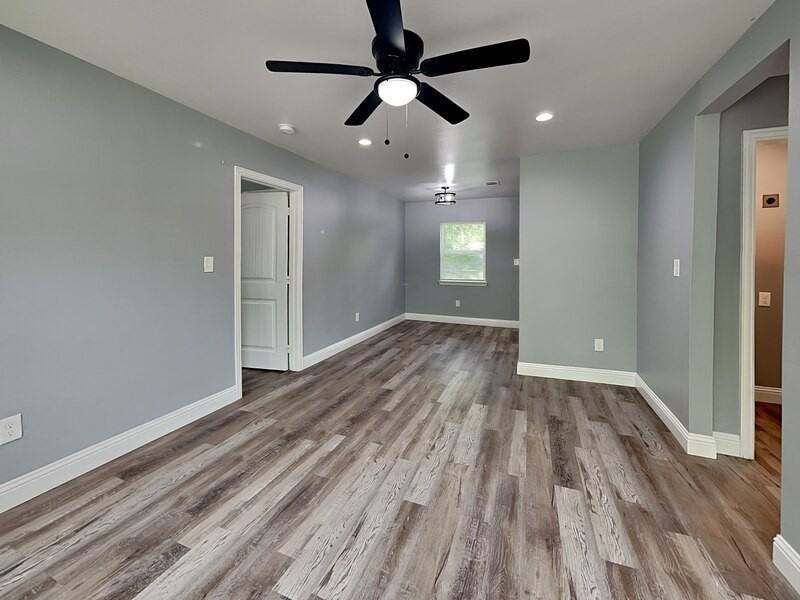 3320 Mundy Dr - Photo 3 of 16