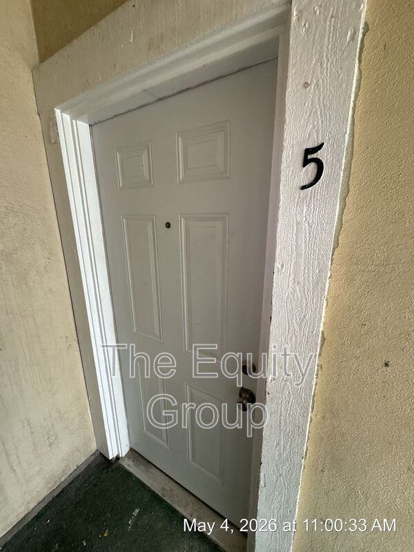 560 S Richmond Ave #5 - Photo 2 of 13