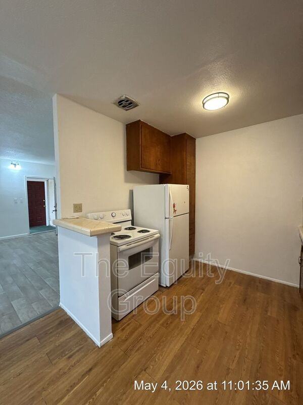 560 S Richmond Ave #5 - Photo 7 of 13